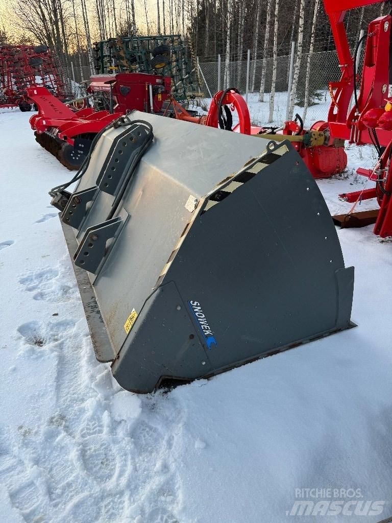 Snowek S2500 Zand- en zoutstrooimachines