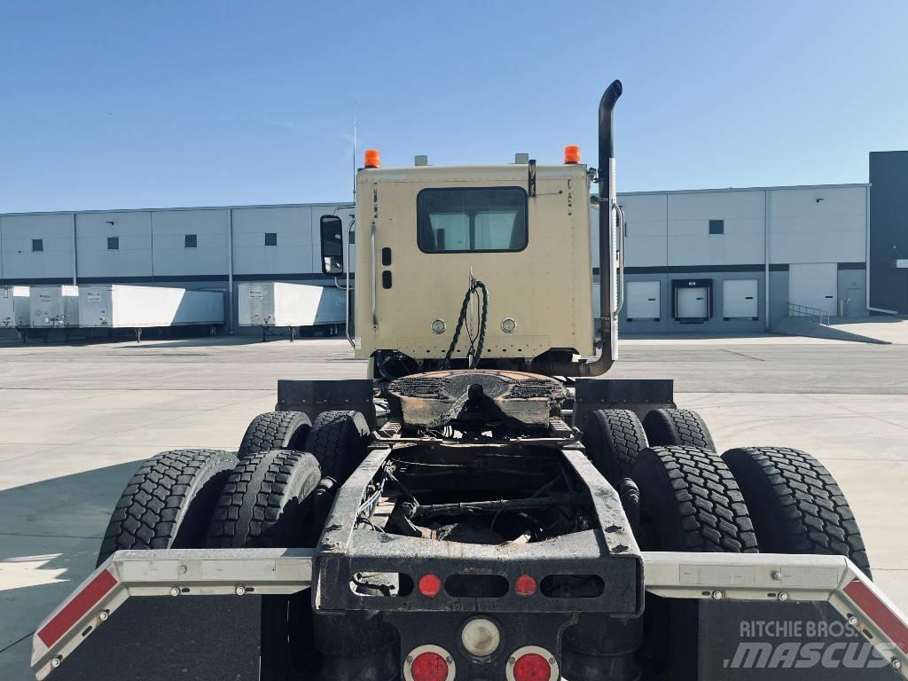 Freightliner 122 SD Trekkers