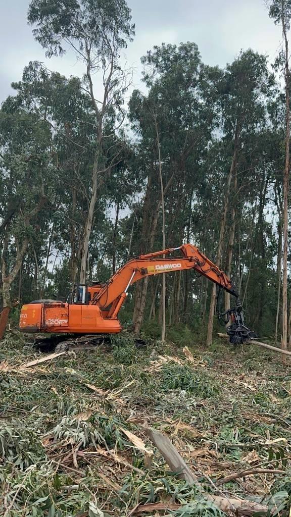 Daewoo 220 Graafmachines voor de bosbouw