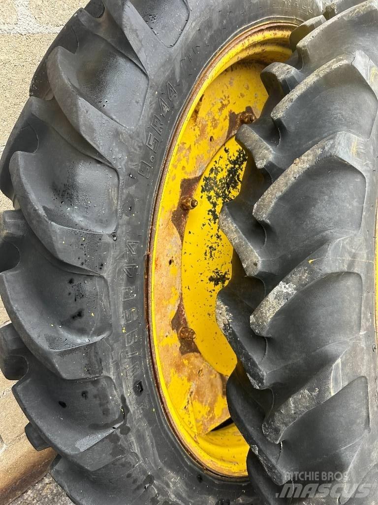 Alliance 230/95R44 Banden, wielen en velgen