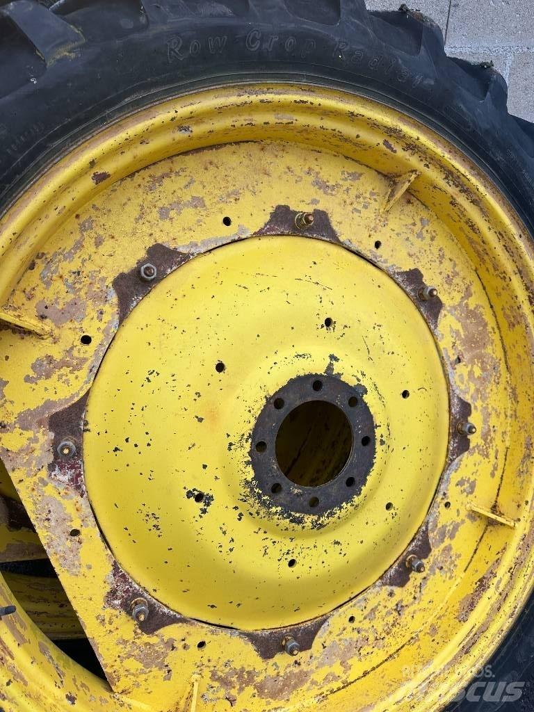 Alliance 230/95R44 Banden, wielen en velgen