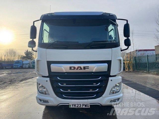 DAF CF 450 Vrachtwagen met vlakke laadvloer en lier