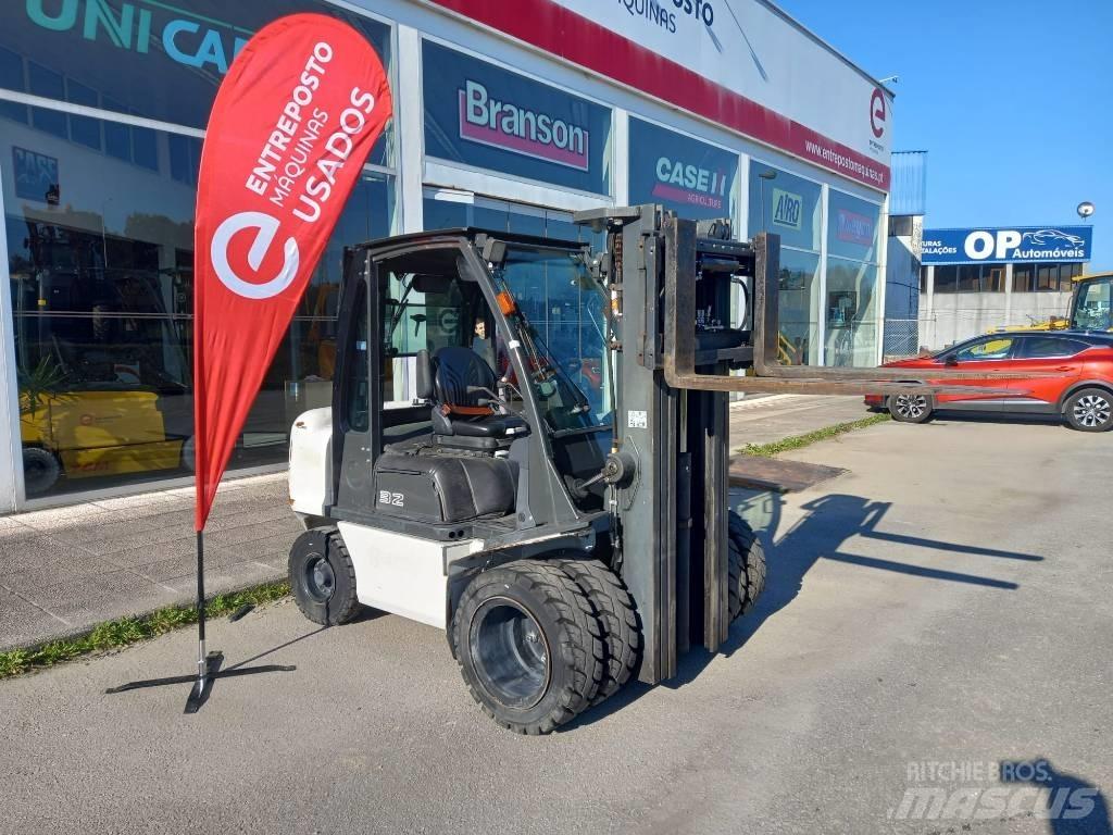 UniCarriers D32 Diesel heftrucks