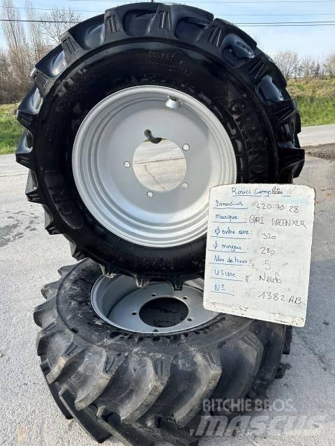 GREENEX 320/70R28 Banden, wielen en velgen