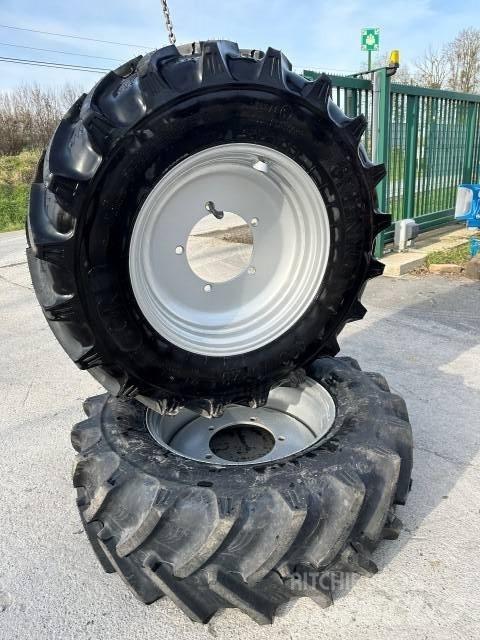  GREENEX 320/70R28 Banden, wielen en velgen