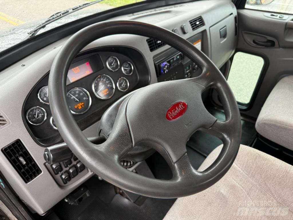 Peterbilt 348 Sleepwagens