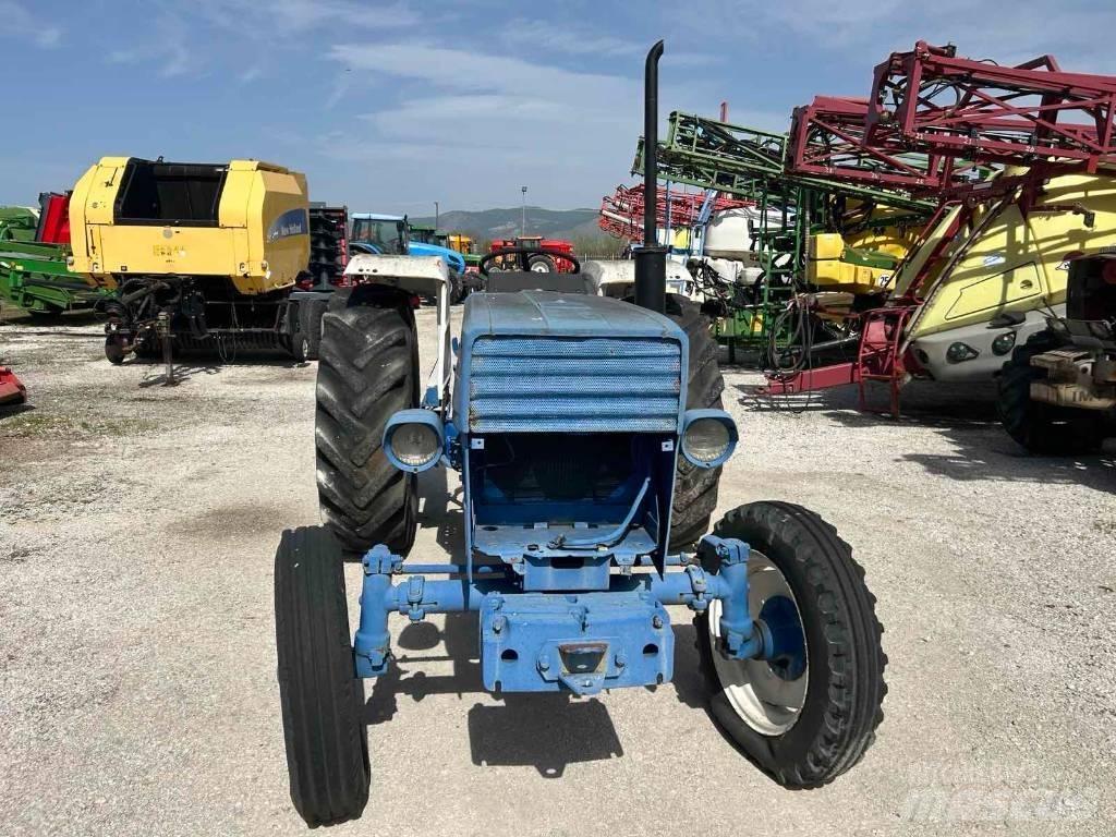 Universal 640 Tractoren
