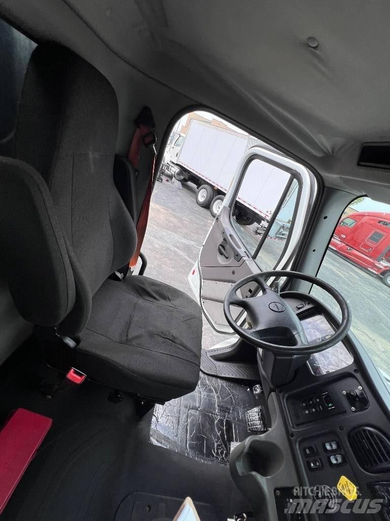 Freightliner M 106 Platte bakwagens