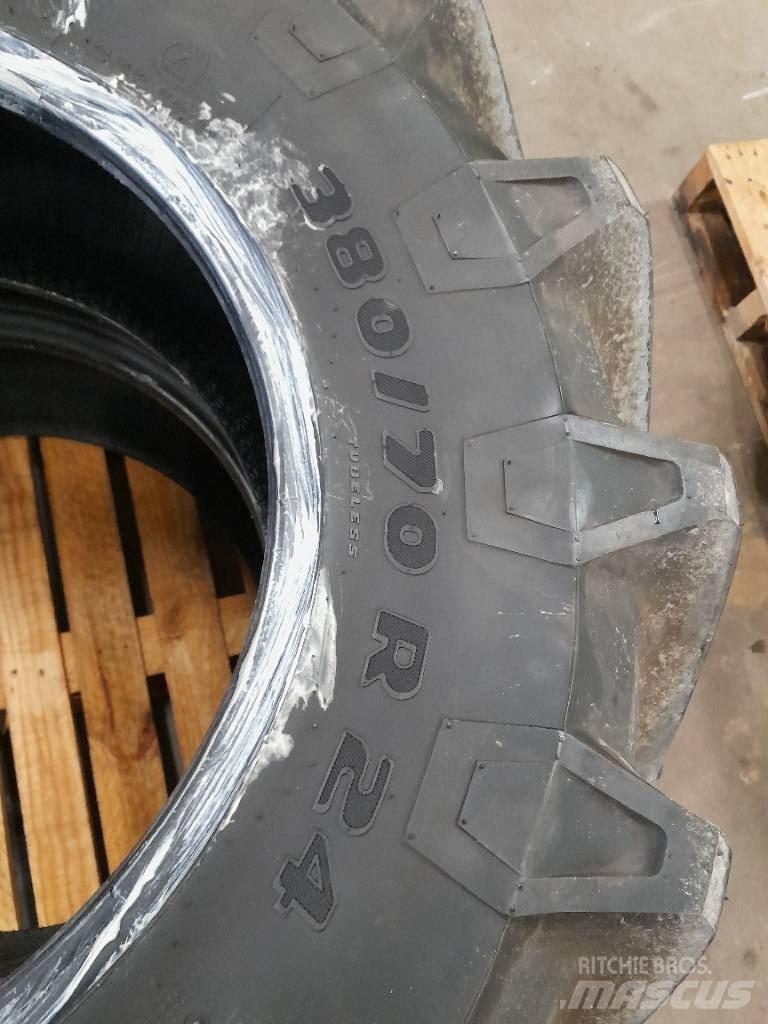 Trelleborg TM700 Banden, wielen en velgen