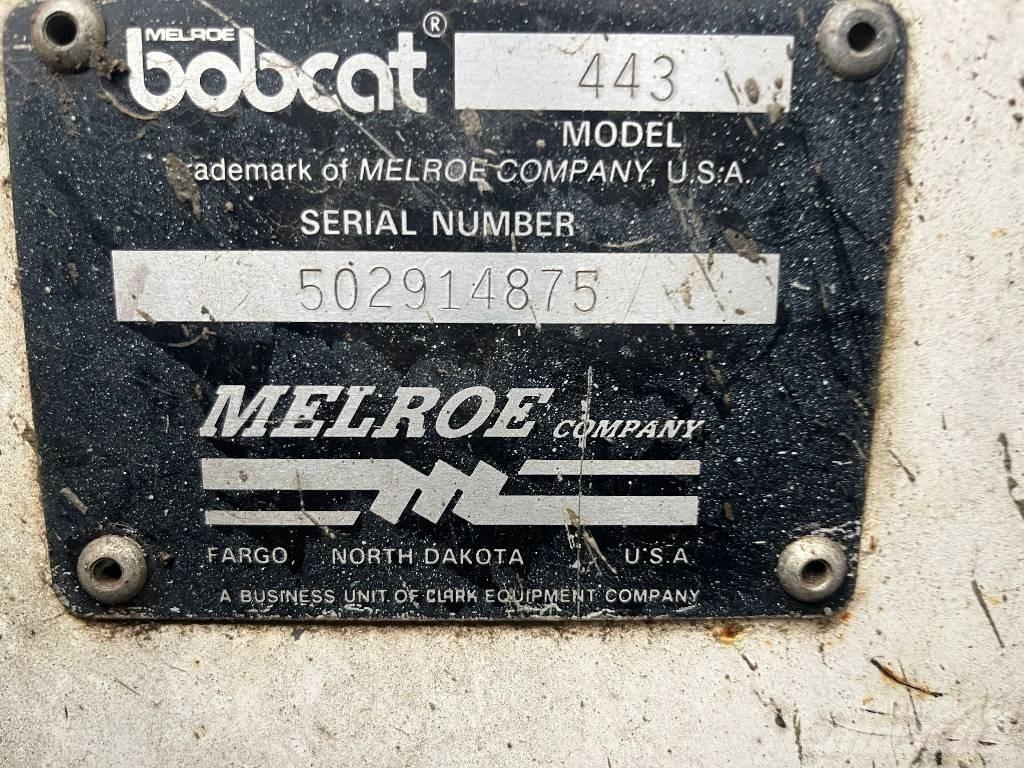 Bobcat 443      V-4129 Voorladers en gravers