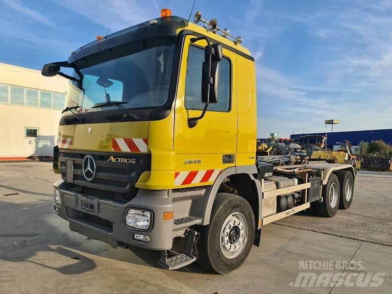 Mercedes-Benz DB2646 Vrachtwagen met containersysteem