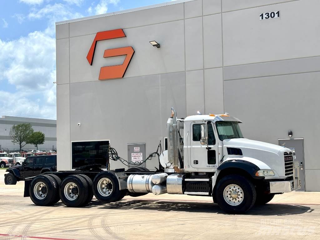 Mack Granite GU 813 Trekkers