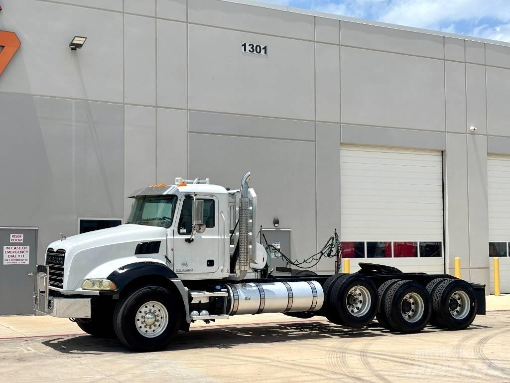 Mack Granite GU 813 Trekkers