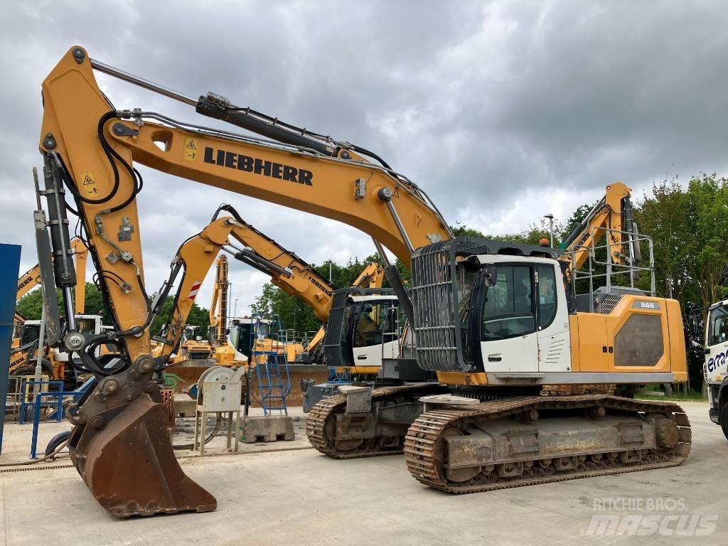 Liebherr R 945 Rupsgraafmachines