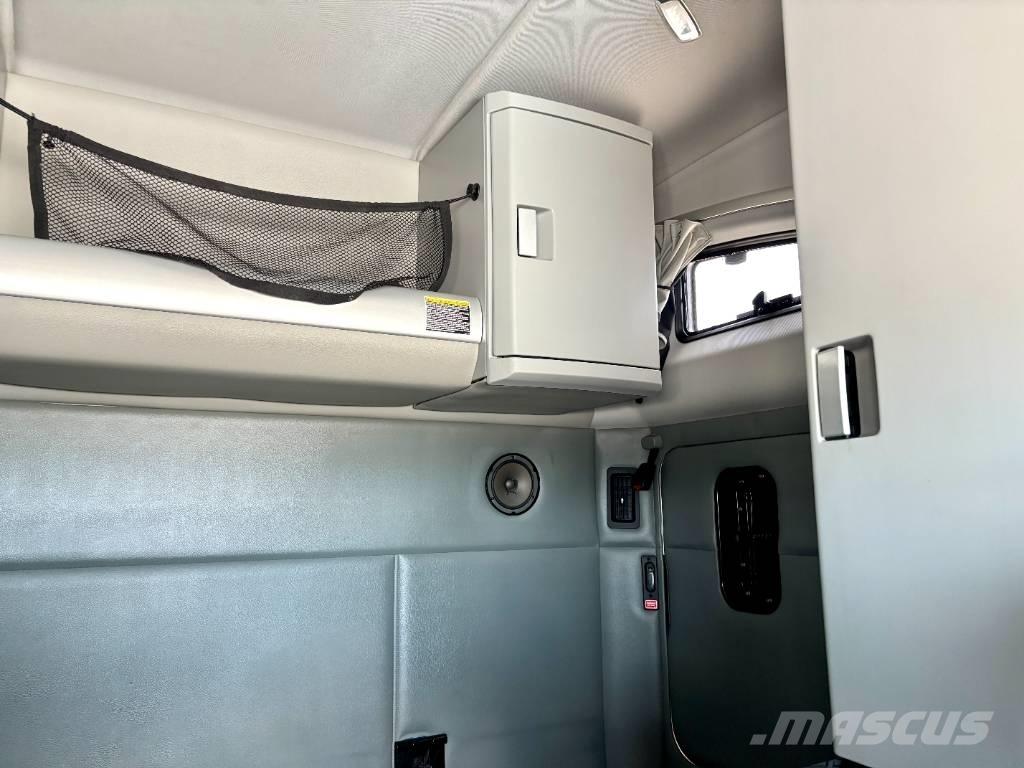 Kenworth T 880 Trekkers