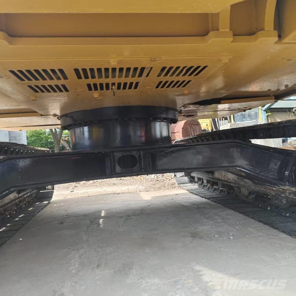 CAT 310 Rupsgraafmachines