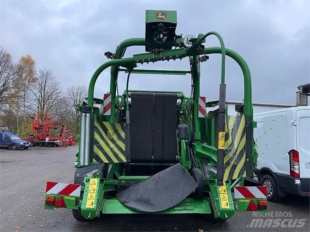 John Deere C451R Ronde-balenpersen