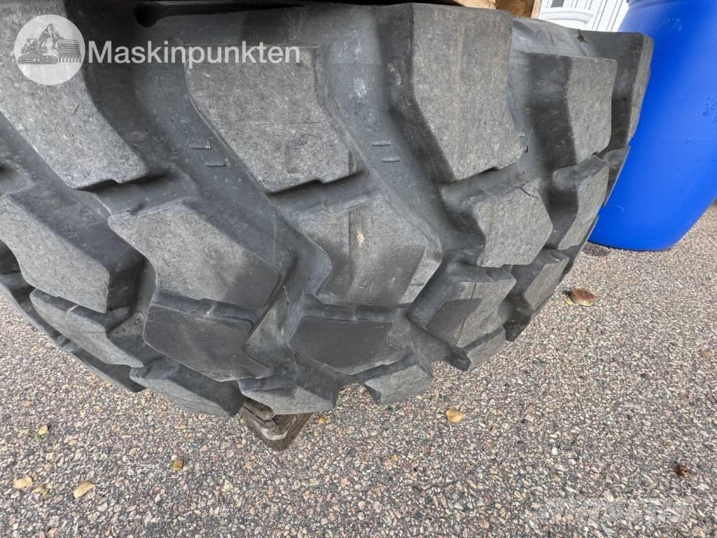Trelleborg EMR1030 Banden, wielen en velgen