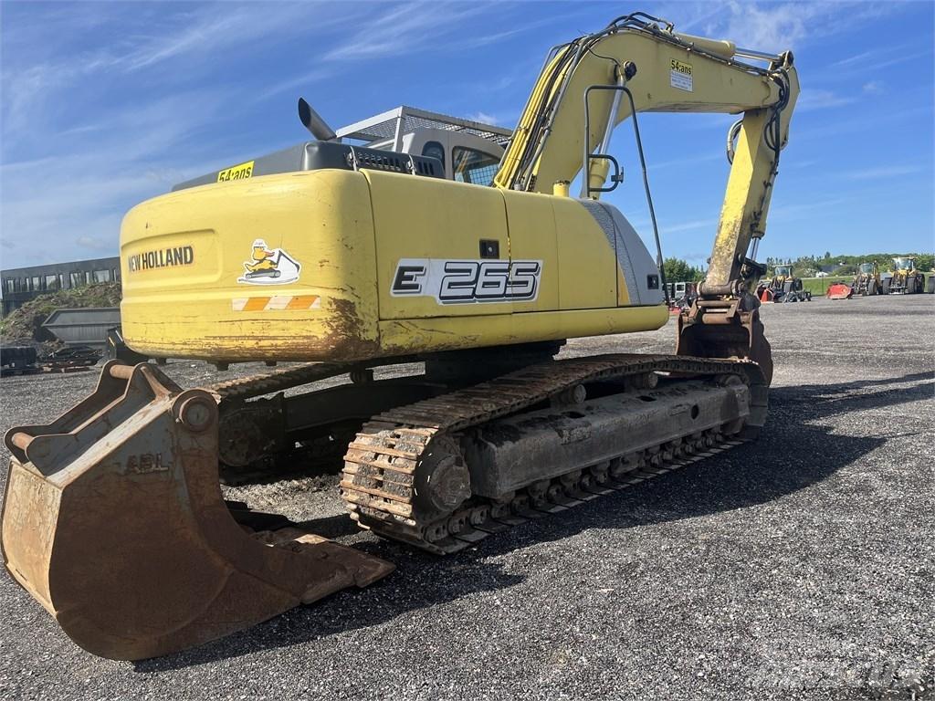 New Holland E 265 B Rupsgraafmachines