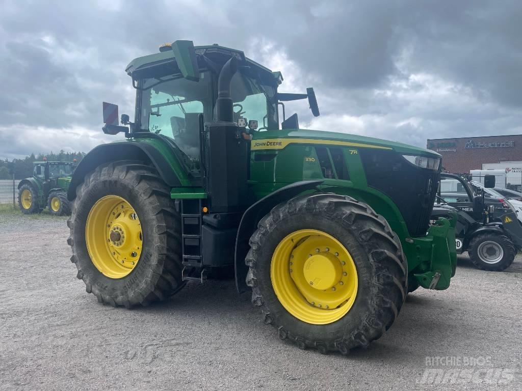 John Deere 7R330 Tractoren