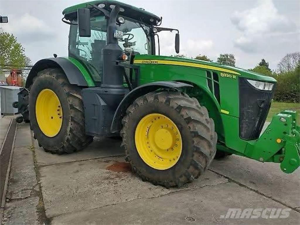 John Deere 8320R Tractoren