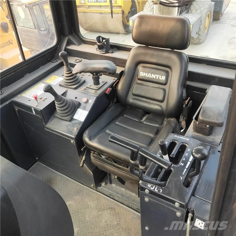 Shantui SD22 Rupsdozers
