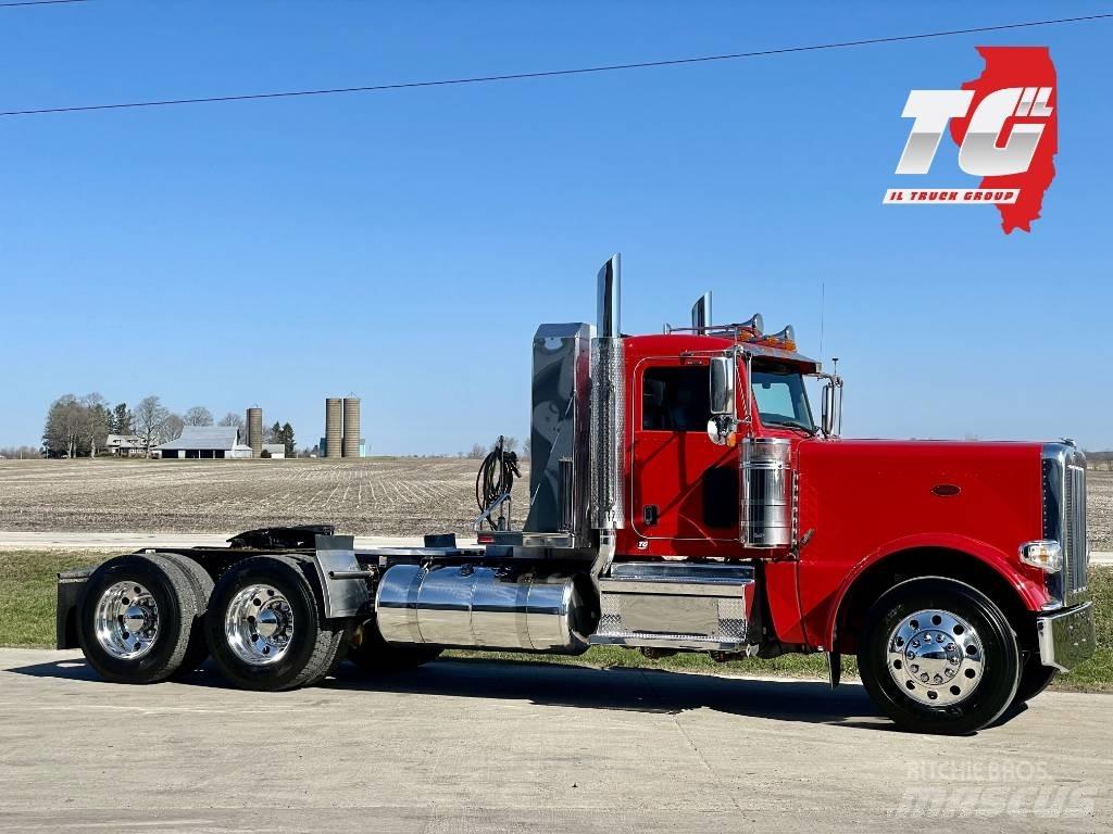 Peterbilt 389 Trekkers