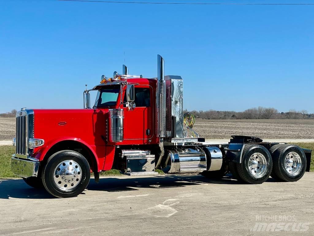 Peterbilt 389 Trekkers