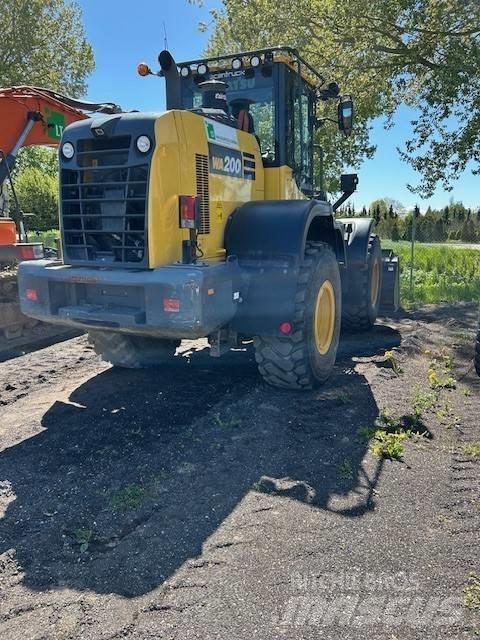 Komatsu WA200-8 Wielladers