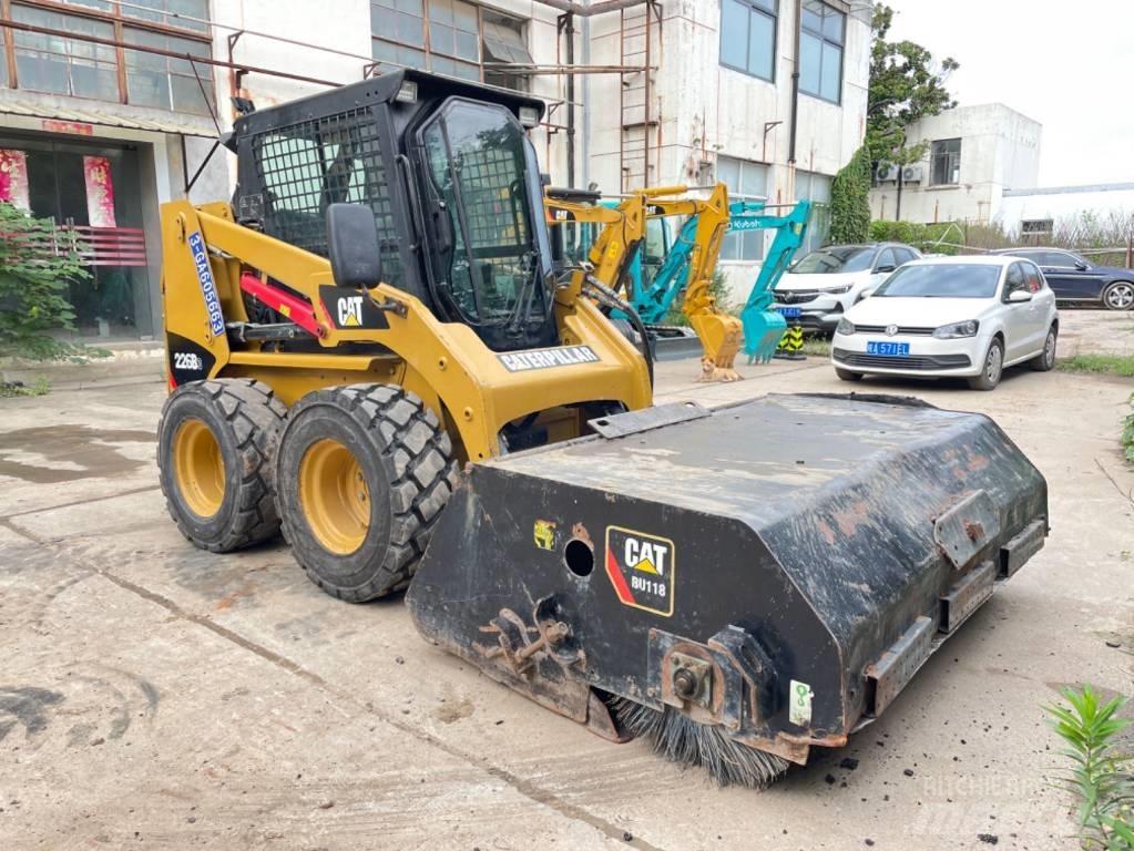 CAT 226B Schrankladers