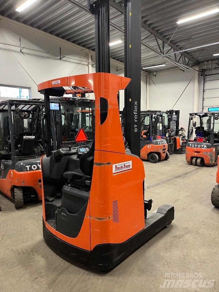 Toyota RRE160H Reachtruck voor hoog niveau