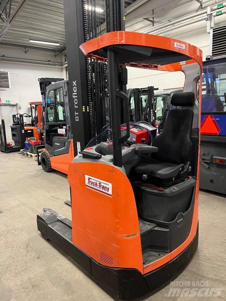 Toyota RRE160H Reachtruck voor hoog niveau