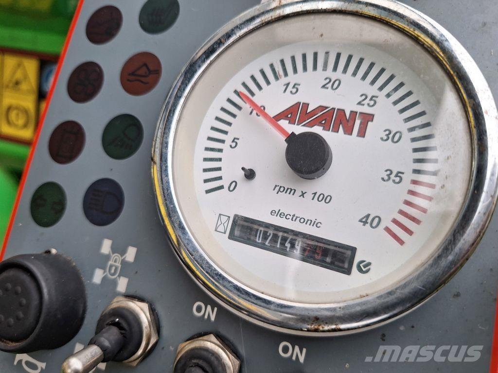 Avant 735 TDL Speciale Graafmachines