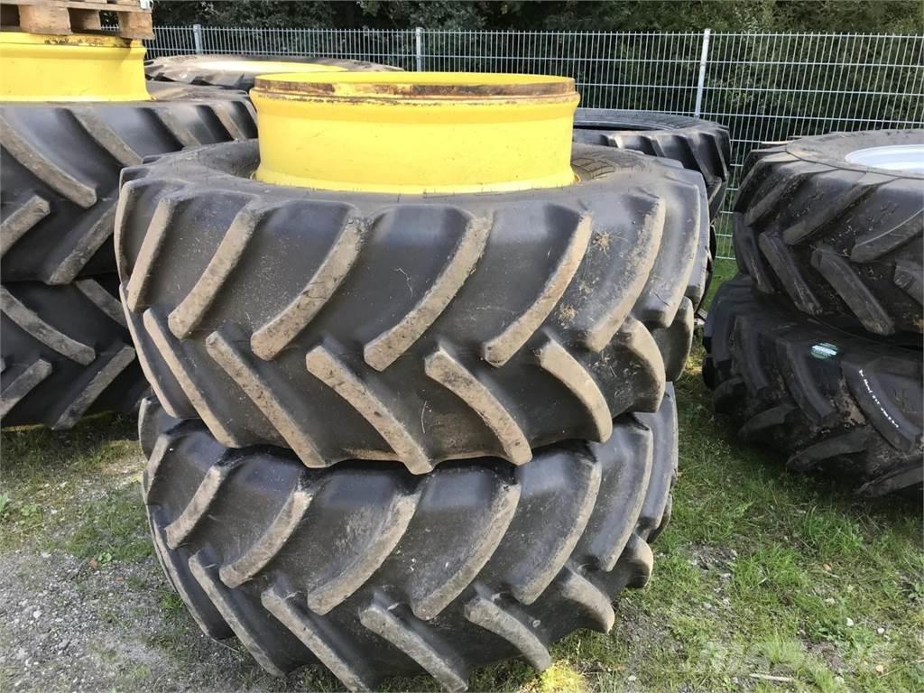 Mitas 600/65R34 Banden, wielen en velgen