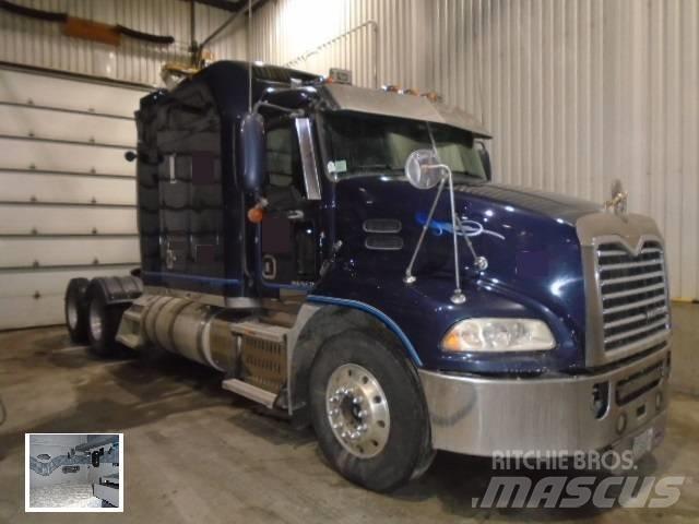 Mack CXU 613 Trekkers