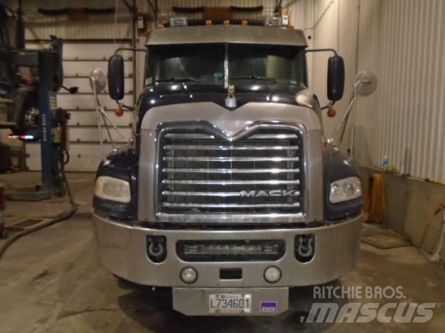 Mack CXU 613 Trekkers