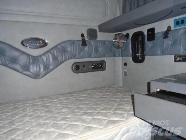 Mack CXU 613 Trekkers
