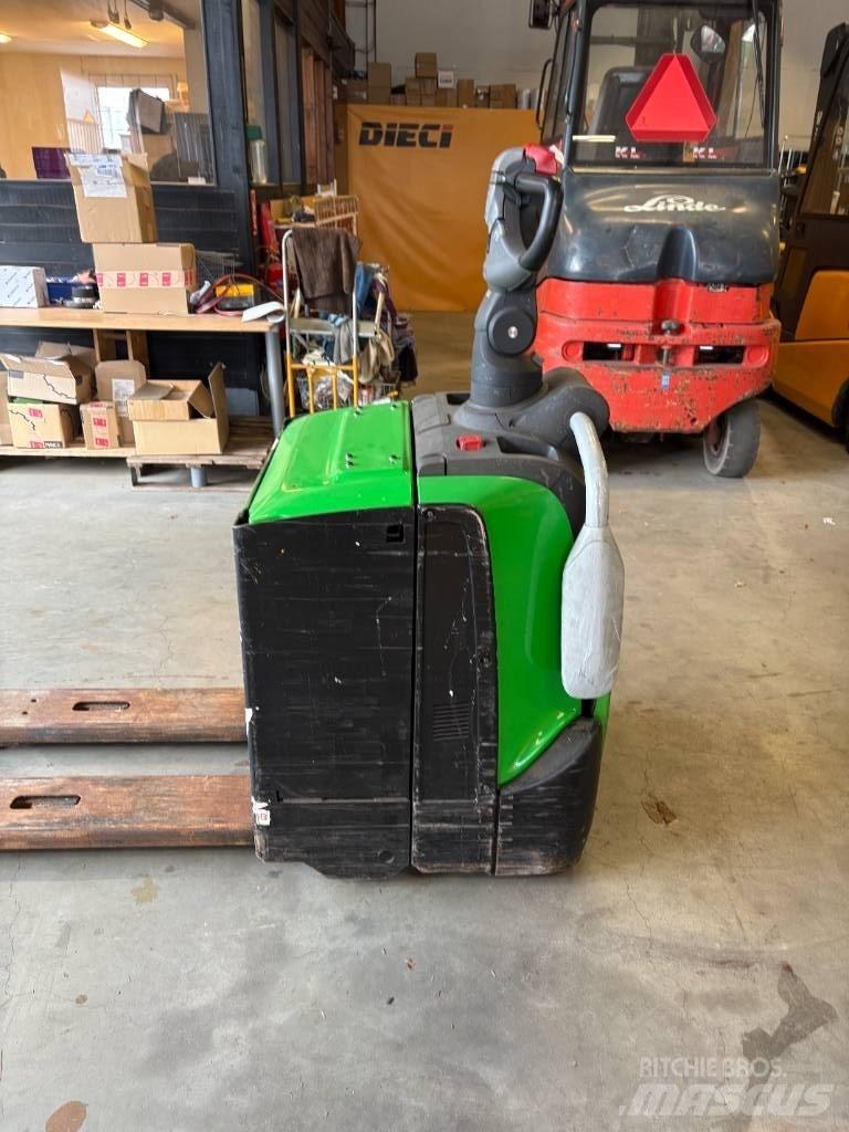 Cesab P322 Meerij pallettruck met platform