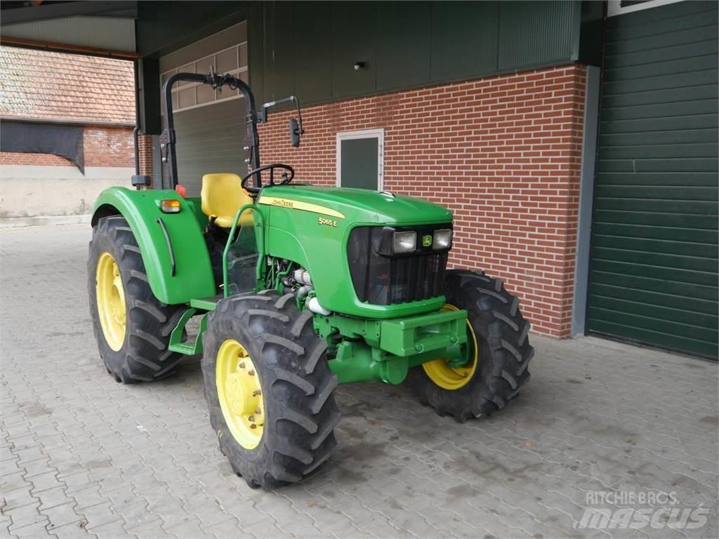 John Deere 5065E Tractoren