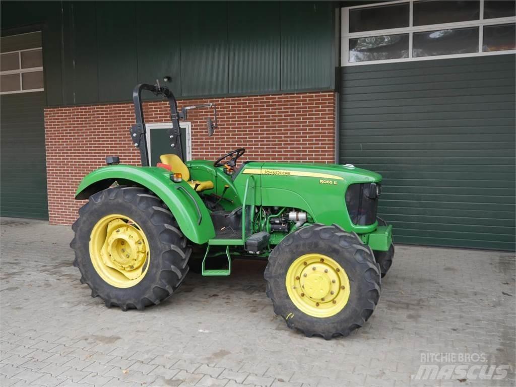 John Deere 5065E Tractoren