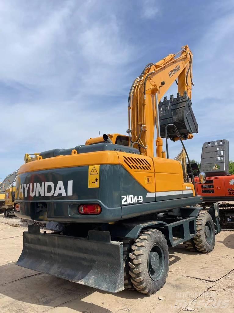 Hyundai R210W-9 Wielgraafmachines