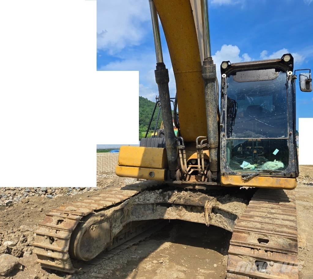 CAT 330 Rupsgraafmachines