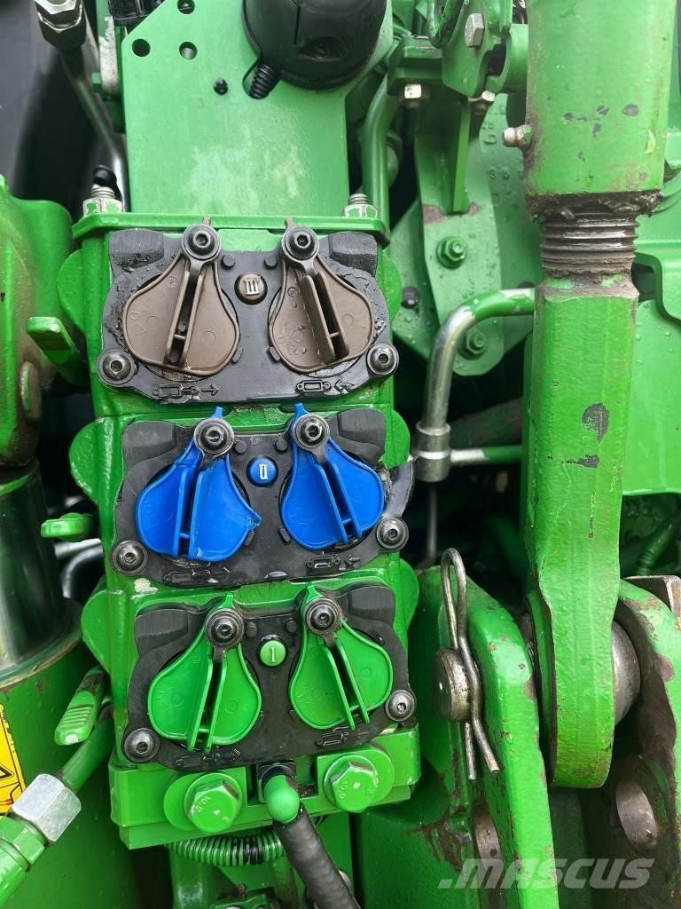 John Deere 6130 R Tractoren