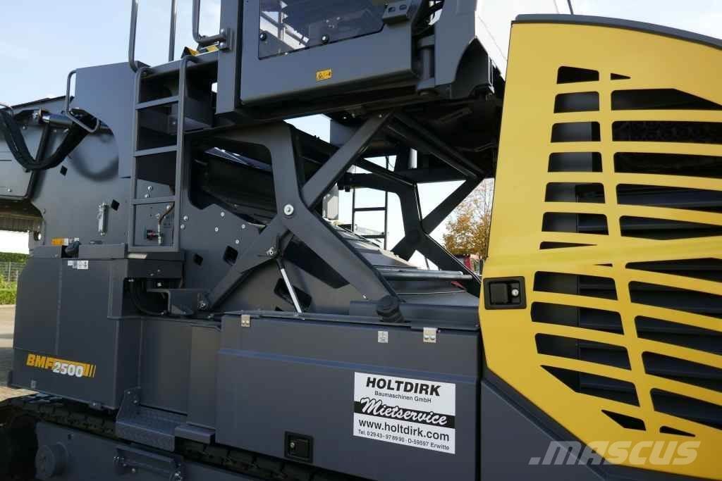 Bomag BMF 2500 M Feeders