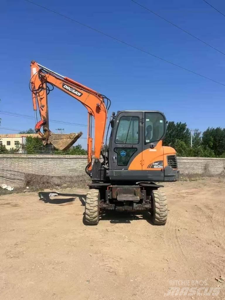 Doosan DX60W Wielgraafmachines