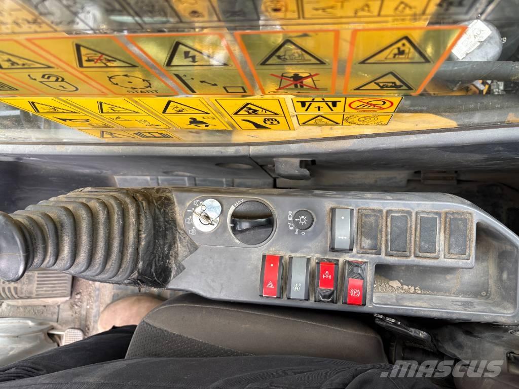 Komatsu PW148-11 Wielgraafmachines