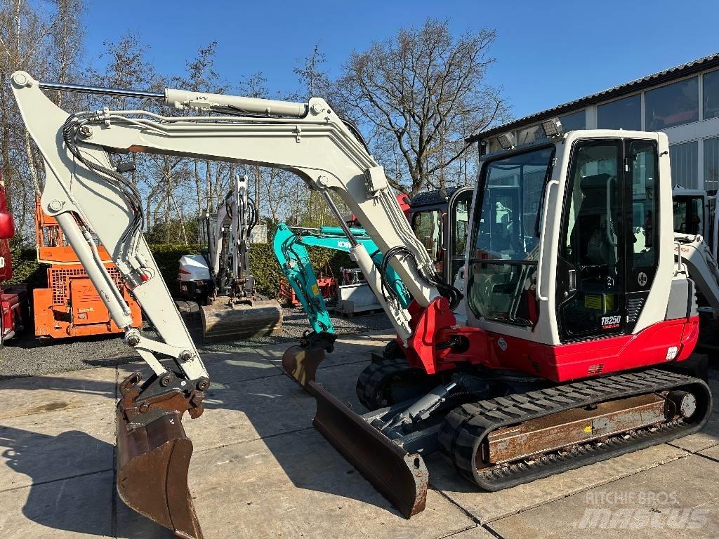 Takeuchi TB250 Minigraafmachines < 7t