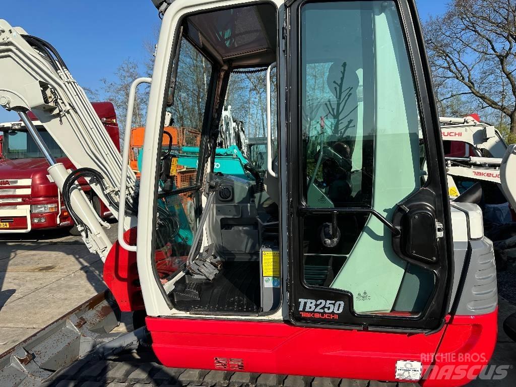 Takeuchi TB250 Minigraafmachines < 7t