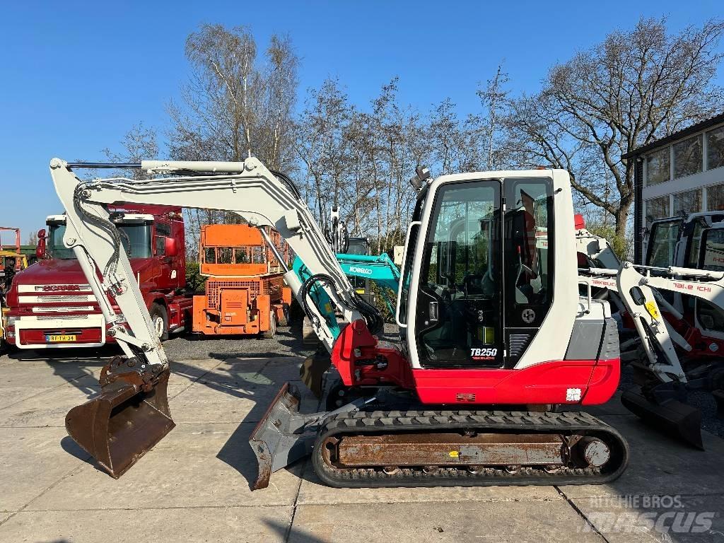 Takeuchi TB250 Minigraafmachines < 7t
