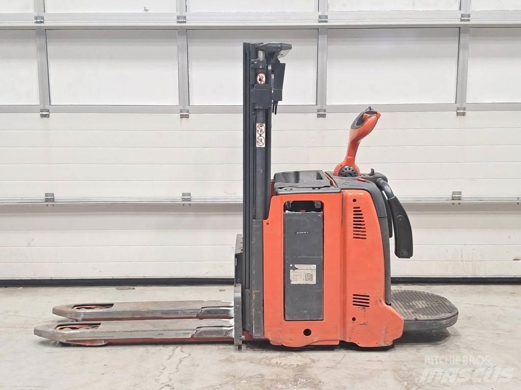 Linde D12 AP Stapelaar meeloop